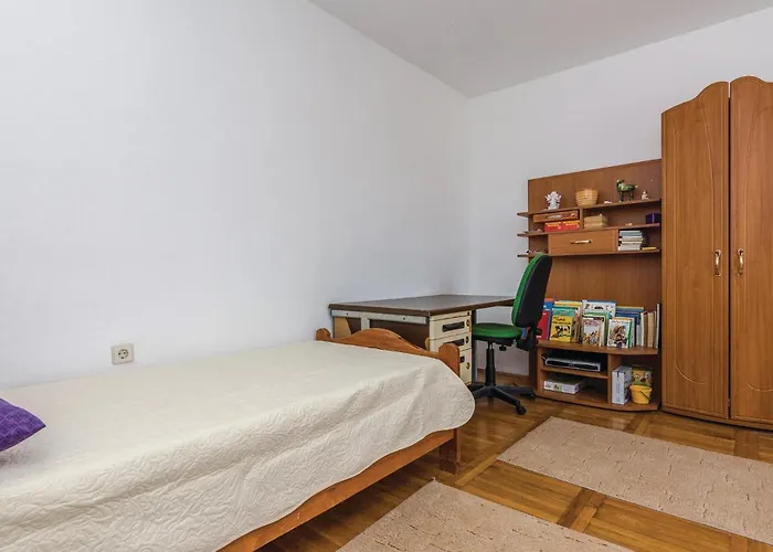 Two-bedroom In Apartamento Ražanac
